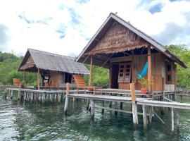 INDOS HOMESTAY，位于Besir的别墅