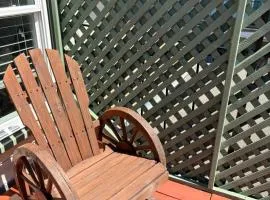 Alameda 3BR unique Victorian Penthouse with deck and outdoor furniture, AC, 3 blocks to beach & shopping center & 2 free parking spaces