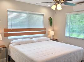 Air Conditioned! Paradise Park Brand new 2-bedroom Suite，位于凯阿奥的酒店