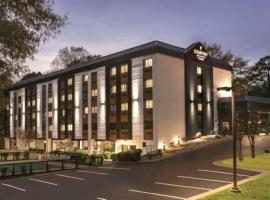 Country Inn & Suites，位于威廉斯堡Williamsburg Jamestown Airport - JGG附近的酒店