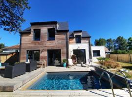 RARE à Cabourg - Maison neuve avec piscine et jardin，位于卡布尔的酒店