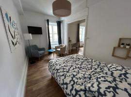 Appartement Cosy Charme Ancien，位于Thizy-les-Bourgs的家庭/亲子酒店