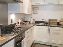 3 Bedroom Home Near Windsor Castle, Legoland, & Heathrow，位于斯劳的酒店