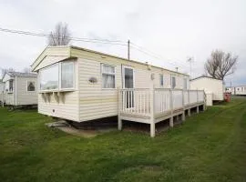 pets go free family 3 Bed Caravan with Decking