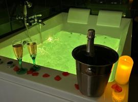 La Casa d'Ailleurs BERRY SEJOURS，位于沙托鲁的酒店