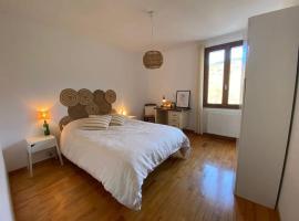 Belle maison de campagne familiale - 8 personnes，位于Lachau的酒店