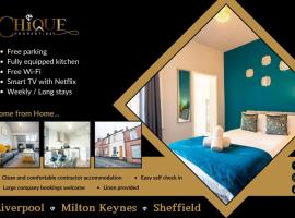 Sheffield Contractors Stays- Sleeps 6, 3 bed 3 bath house. Managed by Chique Properties Ltd，位于Brightside的度假屋