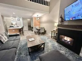 Rustic Modern Condo - Close to Village - Sleeps 10