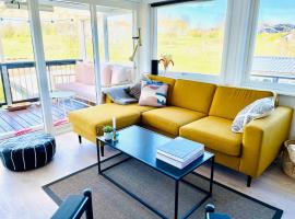 Dejligt sommerhus med udsigt over fjorden，位于Løgstrup的酒店