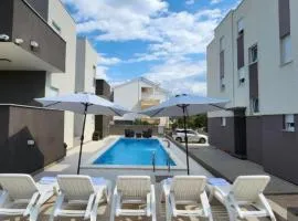 The Palms Luxury Pool Aparthotel
