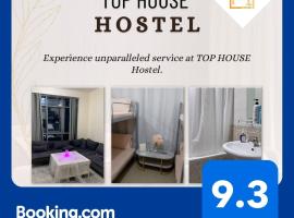Top House Hostel，位于阿布扎比的酒店