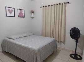 Casa em Uberaba com garagem，位于乌贝拉巴的酒店