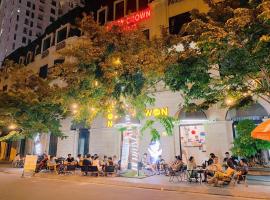 Henry Crown Hotel，位于Thôn Trường Giang的酒店