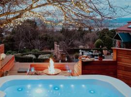 Outdoor Spa & Sauna with amazing views at Jaclyn Studio，位于朗塞斯顿的酒店