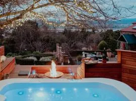 Outdoor Spa & Sauna with amazing views at Jaclyn Studio