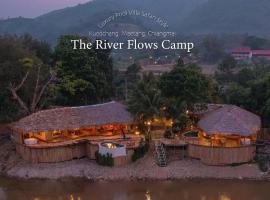 The River Flows Kued Chang Camp，位于Ban Muang Kut的山林小屋