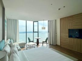 Luxury 5-star Apartment in A La Carte Ha Long Bay，位于下龙湾的公寓式酒店