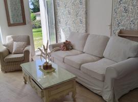 L'étude, gîte à la Coquille (Dordogne) pour 6 personnes，位于La Coquille的酒店