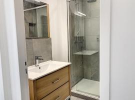 Superbe chambre meublée avec sa propre salle de bains avec douche et wc privés，位于旺德夫尔莱南锡的旅馆