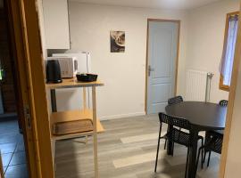 B&B Chambre le Chant des Oiseaux，位于Nibas的酒店