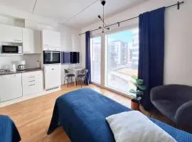 Studio next to train station, 7 mins by train to airport