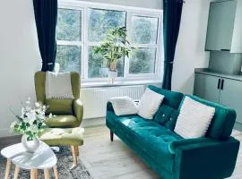 Dover Port in quiet location with Castle Views and off road parking