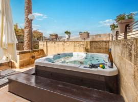 Harbour Views Gozitan Villa Shared Pool - Happy Rentals，位于Mġarr的别墅