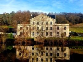 Chateau Roquehort avec EV recharge point 22kw，位于莫南的酒店