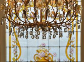 让松卡斯特酒店，位于艾镇的酒店