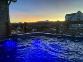 The Hilltop Haven w Hot Tub and The Best Views，位于莱德维尔的酒店