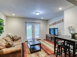 Modernized 2 Bedroom minutes from Vail Resort