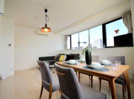 Luxes - 10 min Hiroshima Station & 2BR Up to 10p，位于广岛的酒店