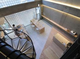 bHOTEL New Small Hotel - Hondori shopping arcade，位于广岛的酒店