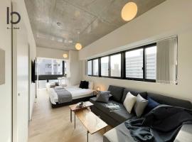 bHOTEL Nekoyard - New Modern Beautiful 1 BR Apartment, Very Near Peace Park, for 6Ppl，位于广岛广岛国际会议中心附近的酒店
