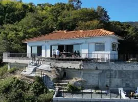 bLOCAL Sugawa House - 1 Bedroom House with Beautiful Ocean View for 12 Ppl