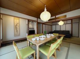 bLOCAL Itsuki - Charming Private House in Miyajimaguchi Near Itsukushima Shrine Upto 18 ppl，位于廿日市的度假屋