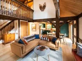 Berkshire Vacation Rentals: Stonebridge Cabin: Modern Amenities Enjoy Nature