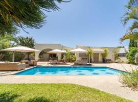 Luxury Villa 5 BDR Pool In Caesarea，位于凯撒利亚的度假屋