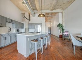 2BR 2BA Spacious Historic Loft With Gym by ENVITAE，位于堪萨斯城的酒店