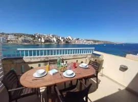 Blue Harbour Seafront with large terrace with panoramic sea views - by Getawaysmalta