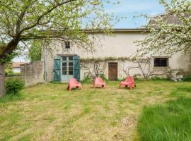 Amazing Home In Dommartin-Le-Saint-Pèr，位于Dommartin-le-Saint-Père的酒店