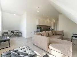 Contemporary 2 Bed Apartment Solihull NEC BHX