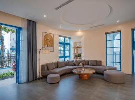 Spacious 6BR Villa Near Beach，位于下龙湾的酒店