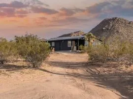 Sacred Haven l Cabin w Cowboy Pool at Park Entrance