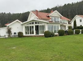 Exclusive villa with sea view in Uddevalla，位于乌德瓦拉的别墅