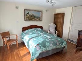 Appartement dans résidence calme dans les Monts du Lyonnais，位于Soucieu-en-Jarrest的酒店