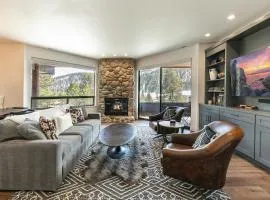 Stylish 2BD Condo - Walk to Palisades!