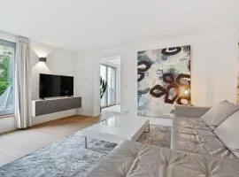 Modern Apt in Old Town w Panoramic View ID4