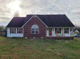 Fenced backyard! 6 miles to Cookeville Boat Dock!