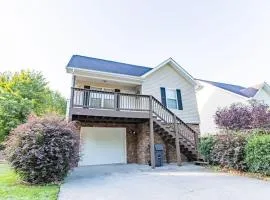 Cozy, comfortable Pigeon Forge home close to all attractions and beautiful river